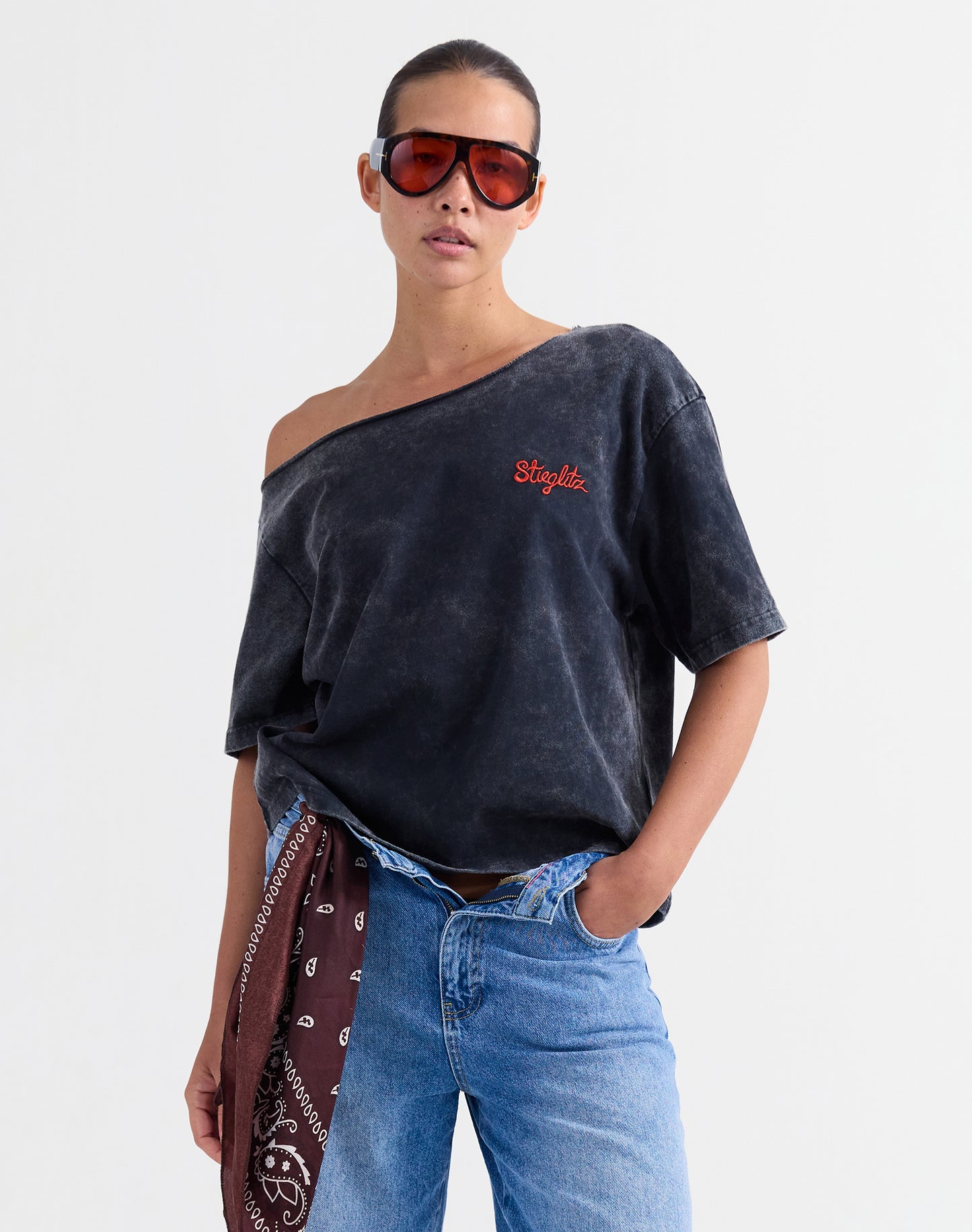 Lucio Off-Shoulder T-shirt | Black